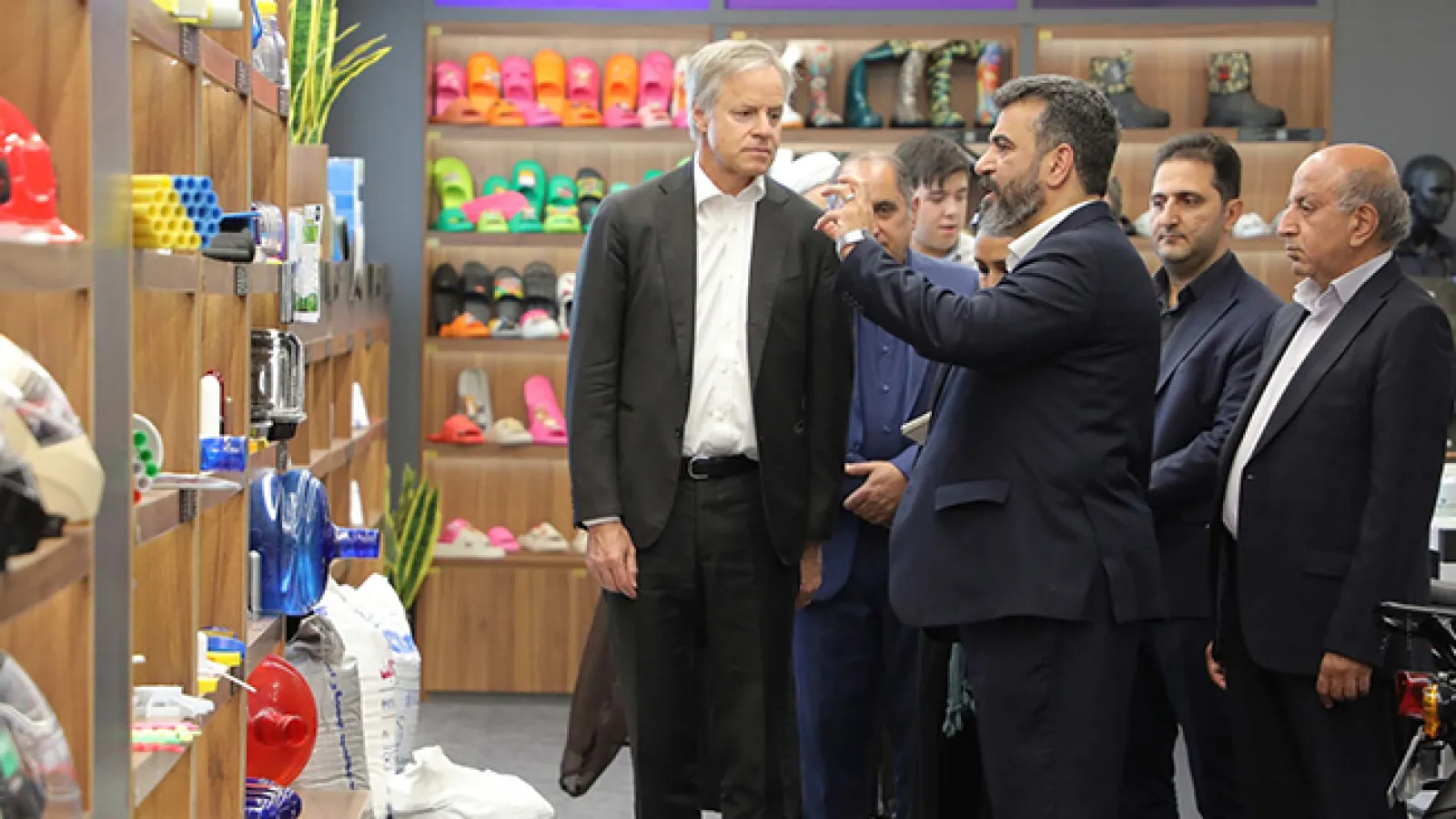 German Ambassador Visits Permanent Exhibition of Qom's Production and Export Capabilities